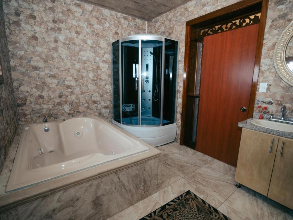 Salamina Highs Hotel Eksteriør billede